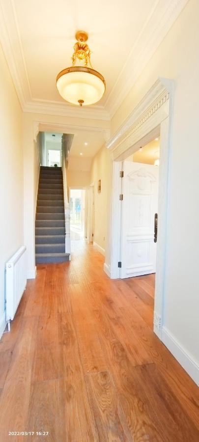 Marigold Villa Harrow Exterior foto