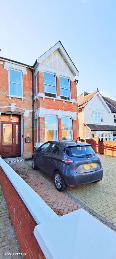 Marigold Villa Harrow Exterior foto